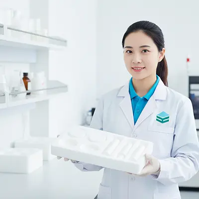 Công nhân dán foam hồng chống tĩnh điện